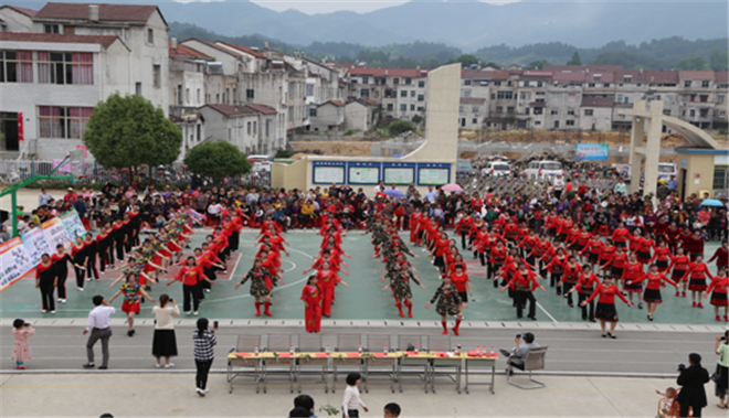 麻城市张家畈镇成功举办平安杯广场舞文艺演出